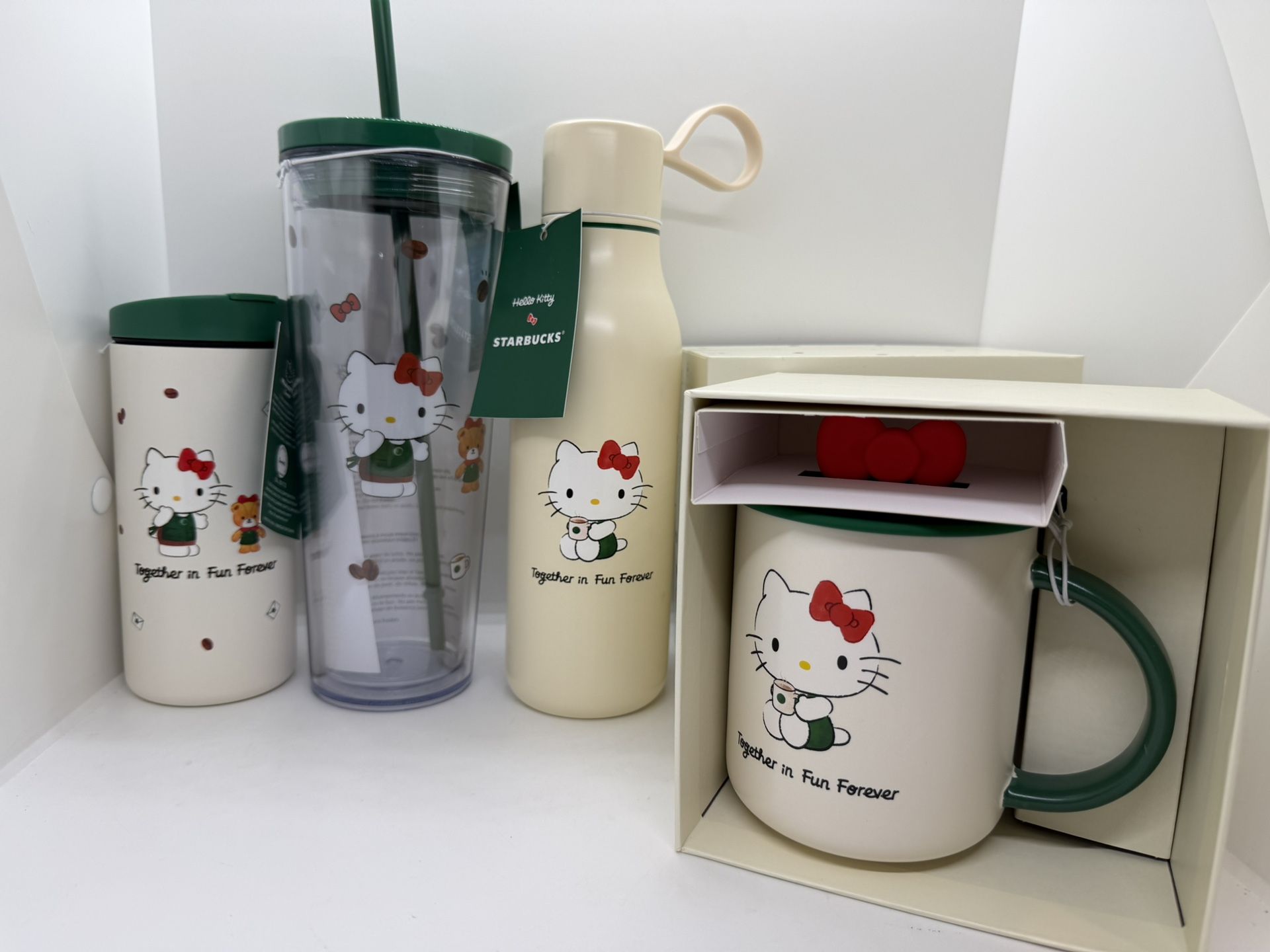 Hello Kitty x Starbucks Bundle