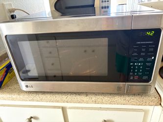 LG 1.1 Cu. Ft. Stainless Steel Countertop Microwave Oven