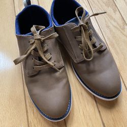 Oxford style boy’s brown shoe Size 5 (NEW)
