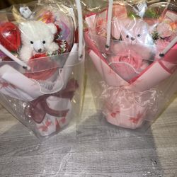 Valentine’s Day’s Jumbo Teddy Bears With Rose Bouquets 