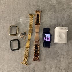 Apple Watch Series 8 GPS (40mm) – Like New + Accessories