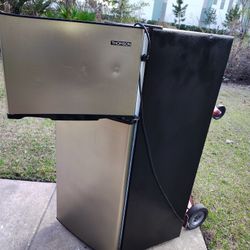 Hey like I said God is good.  Just got a refrigerator ice box and refrigerator working like new and I'm peeling off the plastic off so it can be sold 