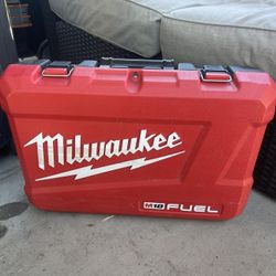 Milwaukee M18 FUEL 18V Lithium-Ion Brushless Cordless Hammer Drill and Impact Driver Combo Kit (2-Tool) with 2 Batteries