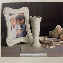 Lenox 3 Piece Gift Set. New In Box. 