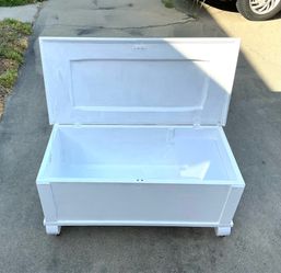 White Wood Storage Chest with wheels