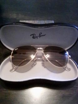 SUNGLASSES 😎😎😎 CASE INCLUDED