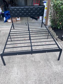Queen size bed frame with 2 drawers