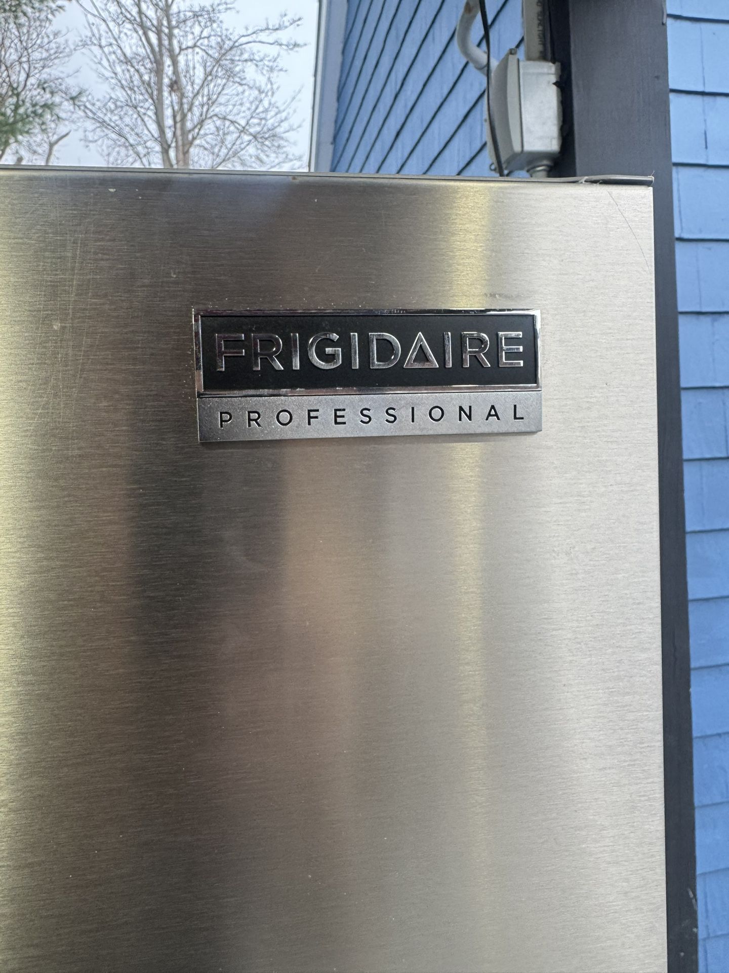 Frigidaire Professional Refrigerador 36 X 29 X 69 Almost New One Receipt For 90 Days Warranty