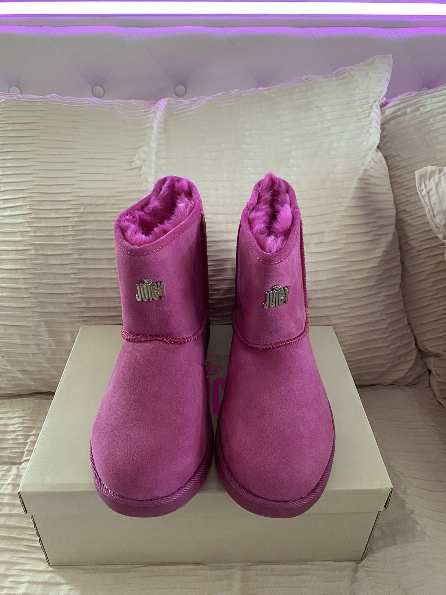 Juicy Contour Winter Boots Size 8