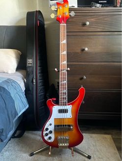 Bass Guitar - Left Handed Rickenbacker