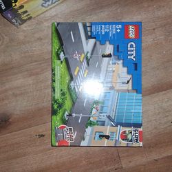 


+1
The item in the image is the LEGO City Road Plates building set (60304). 