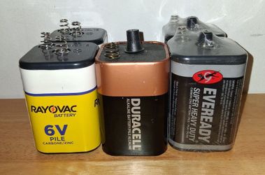lot of 5 lantern batteries 6V (hurricane supply) $15 FIRM for all!