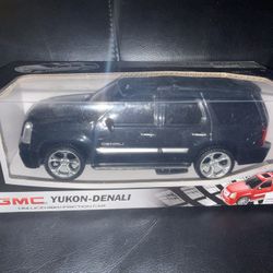 GMC Yukon Denali 1:24 Licensed Friction Car 