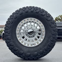 KMC KM552 18” 8x170 W/ 37/13.5/18 Toyo RT Pro Wheel Package