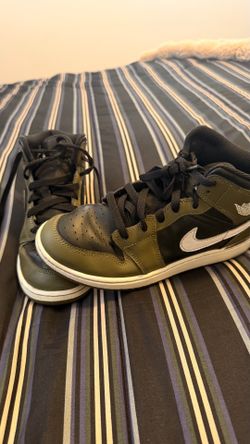 Boys shoes size 6y $15