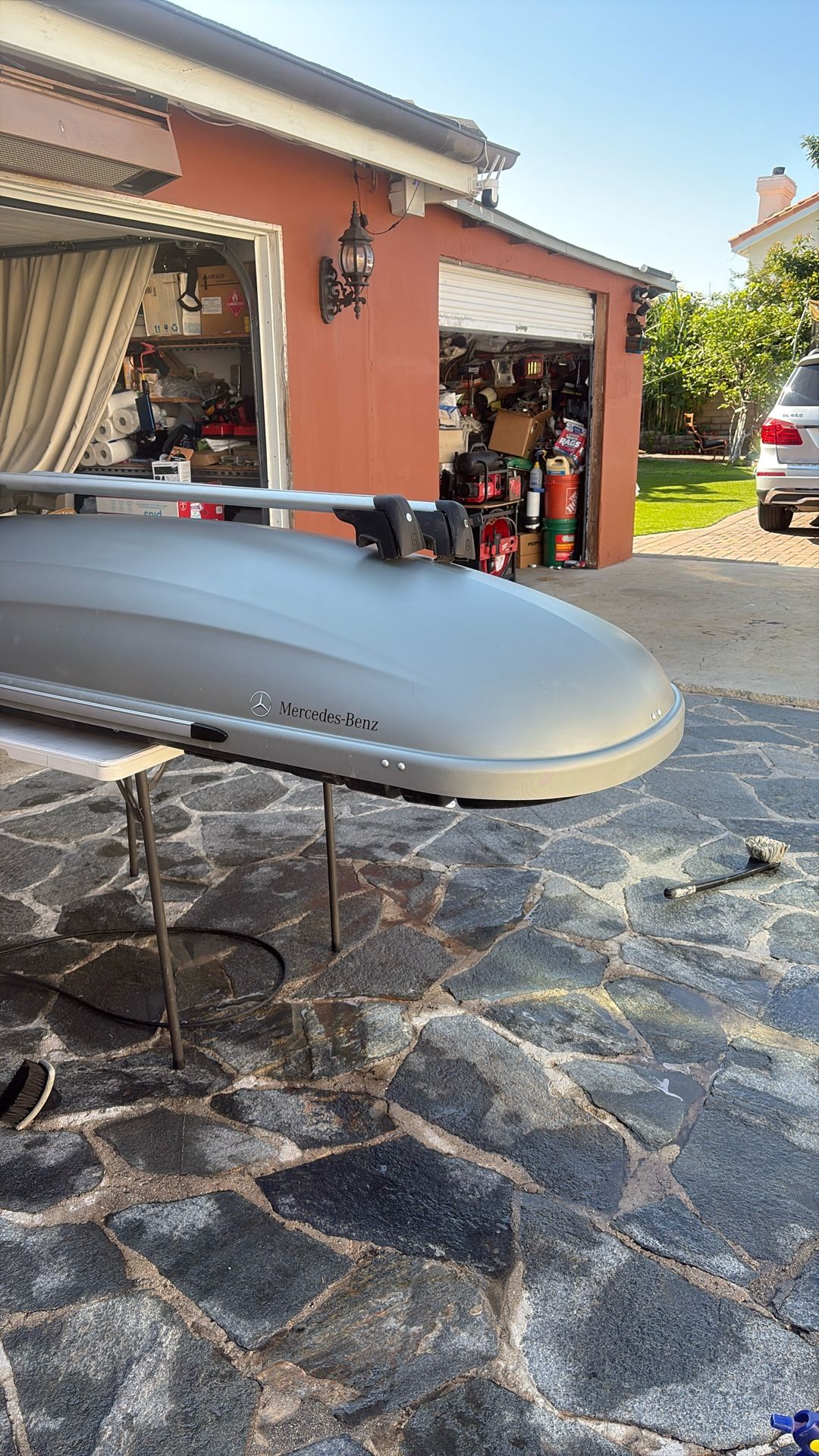 Roof box