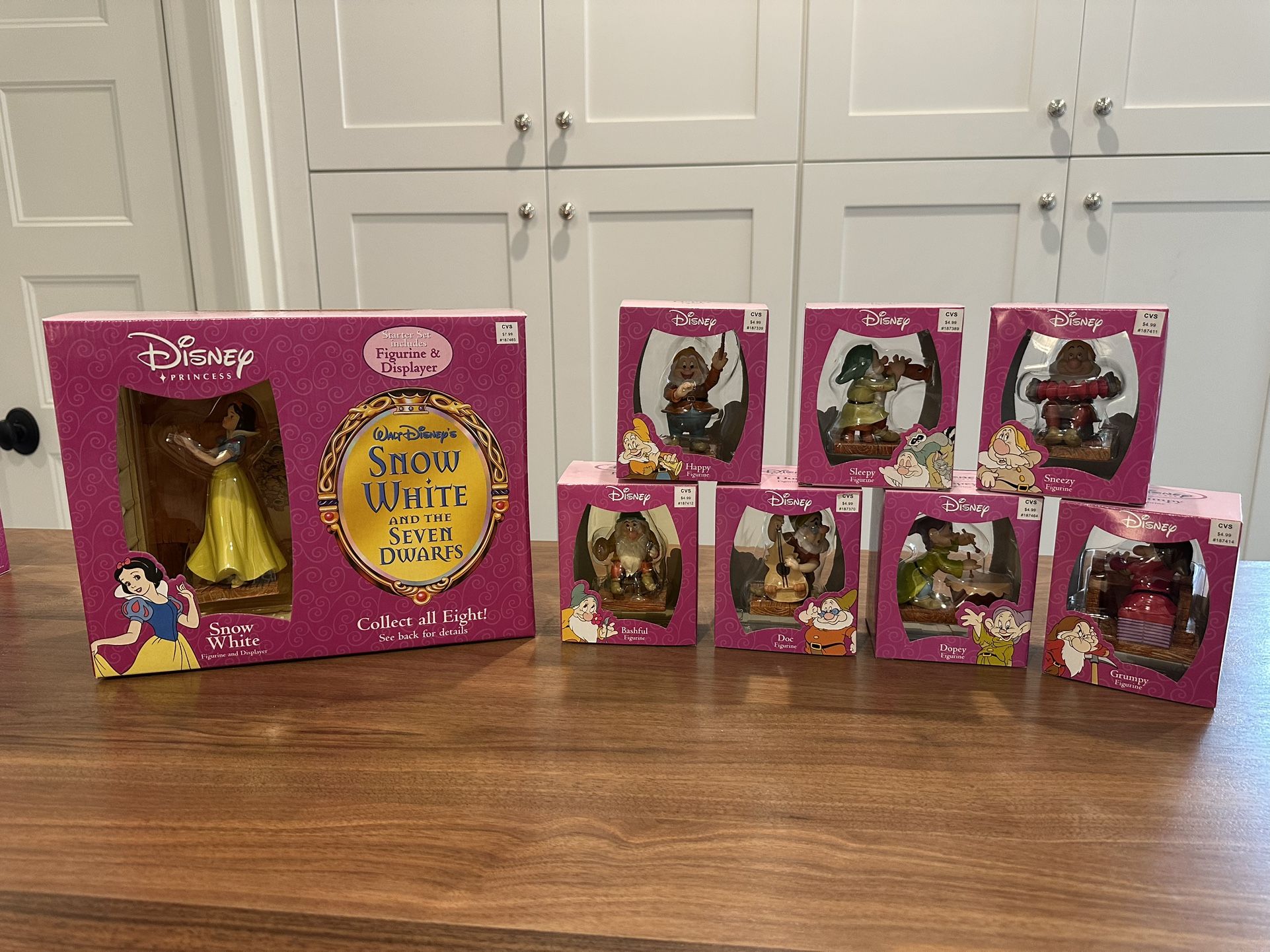 NEW Disney Snow White and the Seven Dwarfs Set of 8