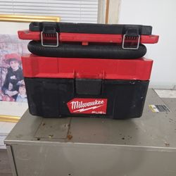 Brush L es   Wet And Dry  Portable  Vacum  Miwakee. Fuell Jus  Used. 3 Times  Come  With  Batyery 