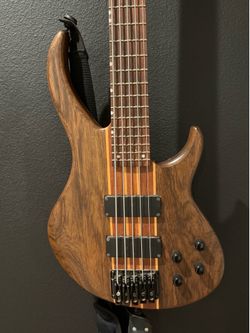 Peavey 5 string Electric Bass