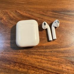 Apple 2nd Generation AirPods With Charging Case