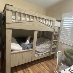 Bunk bed 