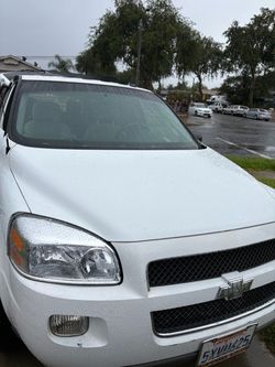 Chevrolet Uplander White Minivan