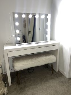 Vanity Mirror Set