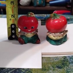 VINTAGE ANTHROPOMORPHIC TOMATO RED SALT PEPPER SHAKERS VEGGIE HEADS RETRO

