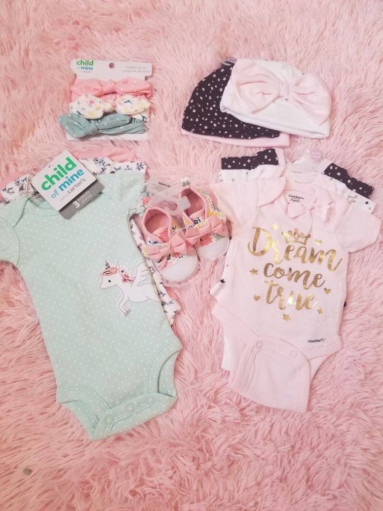 Cute Baby girl clothes bundle(premie)