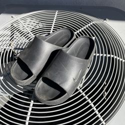 Nike Calm Slide Size 10 Black