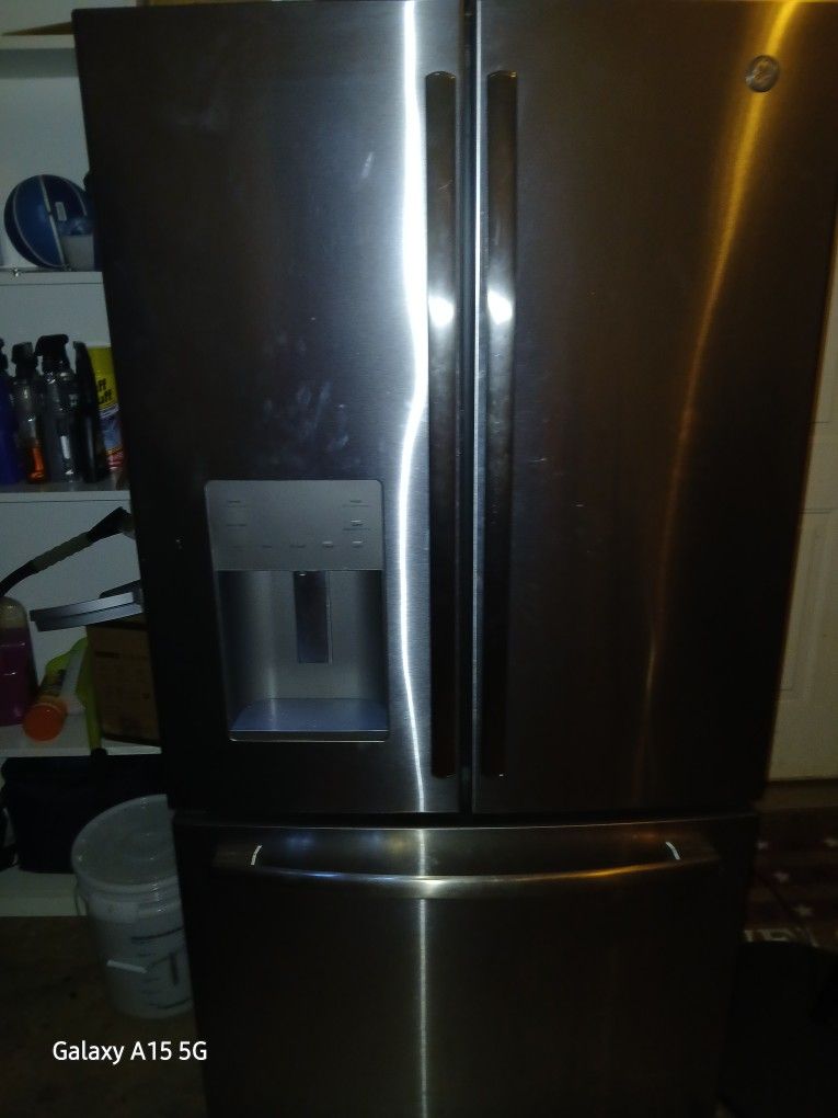GE French Door Refrigerator With Pull Out Freezer