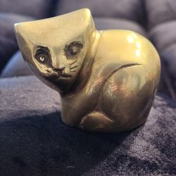 Vintage small brass cat figurine
