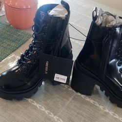 Forever 21 wedge Boots 👢 New Size 6