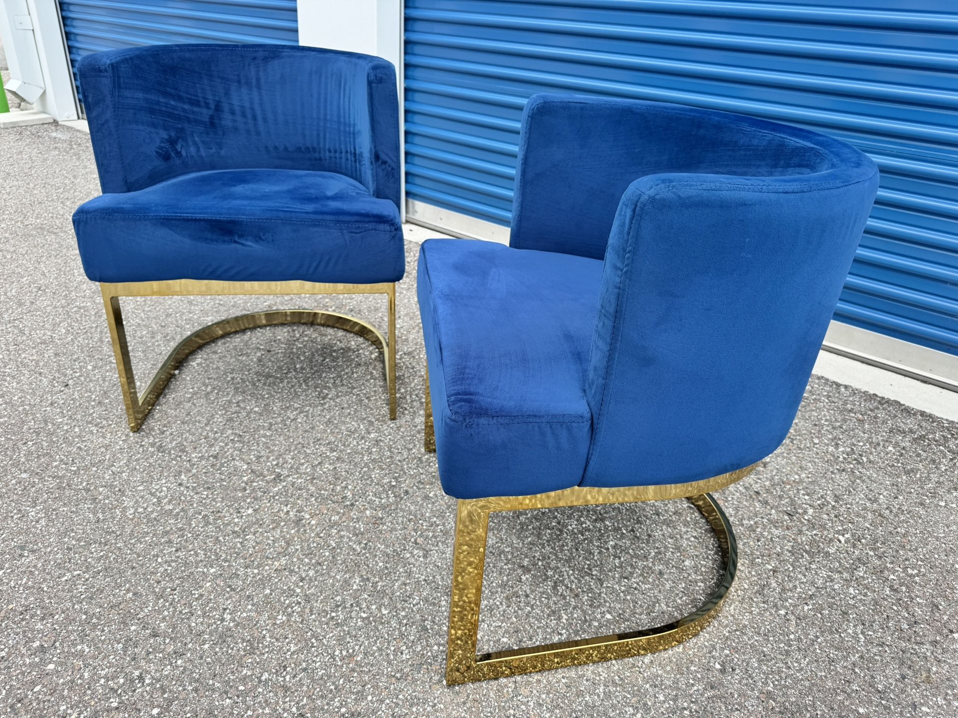 2 NAVY BLUE VELVET ACCENT CHAIRS GOLD GRAME