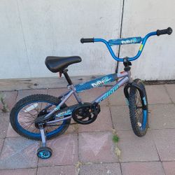Kids bike with training wheels