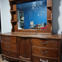 Dresser With Mirror