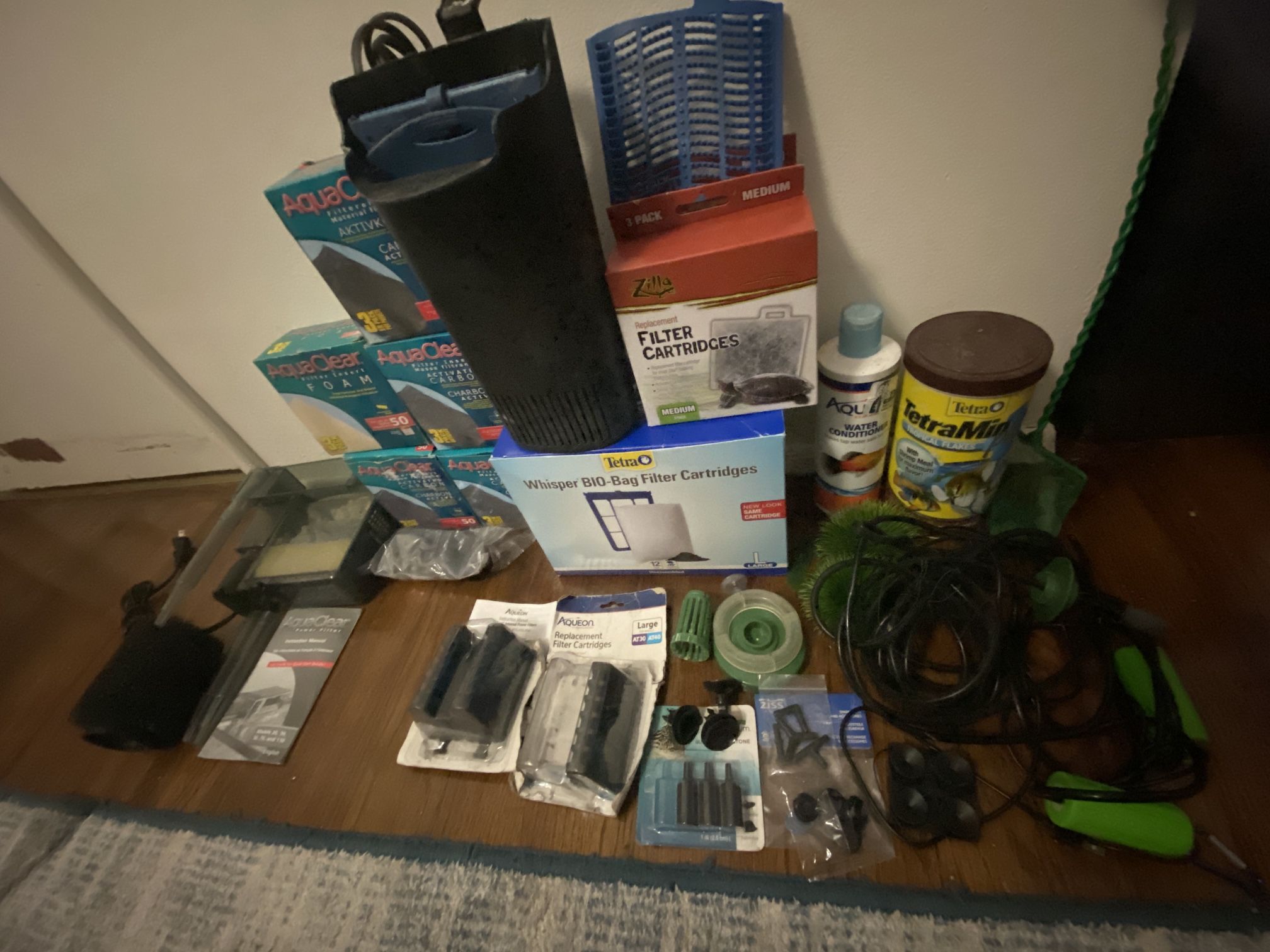 Fish tank and turtle tank accessories