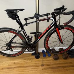 Giant carbon road bike 54cm Zipp Sram Red 