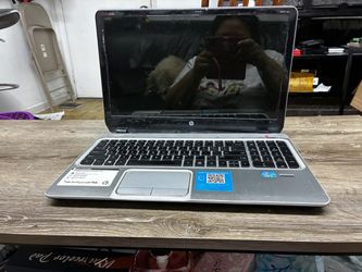 HP LAPTOP FOR PARTS BROKEN HINGE