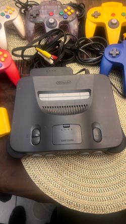 Nintendo N64 Console Bundle Complete with Mario Kart 64 & 5 Controller