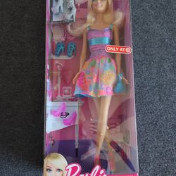 New. Barbie Fashionista.