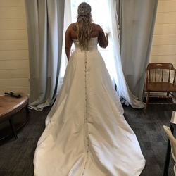 custom Alfred Angelo dress size 12-14 has corset