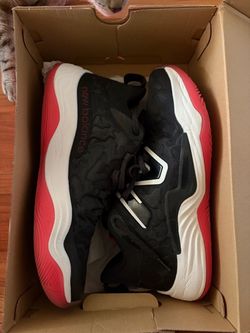 New balance basketball shoes