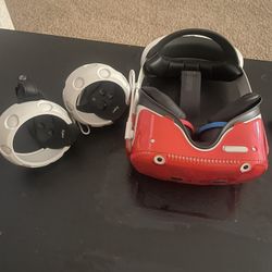 PS4 VR Headset Bundle w/ Controllers – Fully Working, Great Condition