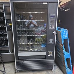 Rowe 5900 Snack Vending Machine