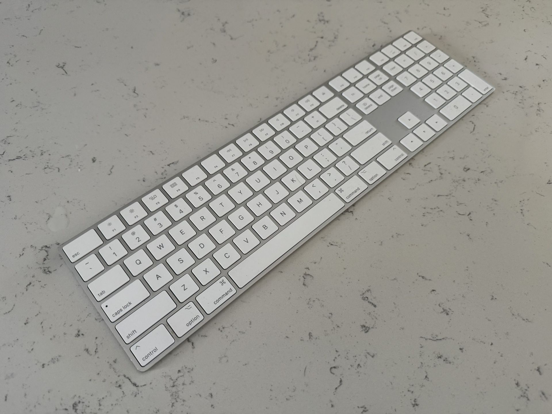 Apple Magic Keyboard with Numeric Keypad: Wireless, Bluetooth, Rechargeable