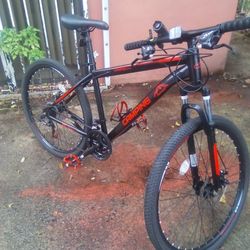 BRAND NEW 21 SPEED BIKE 🚲 HARDLY USE BECAUSE I HAVE BAD KNEES 😔 I'M 68 YRS OLD... IT'S A GREAT BIKE 