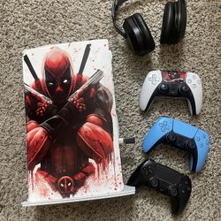 PS5 Bundle (3 Controllers And Headphones)