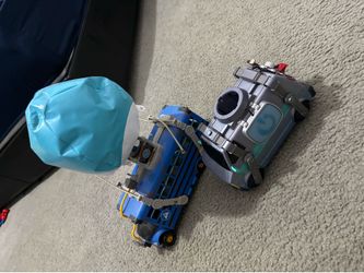 Fortnite Battle Bus & Reboot Van