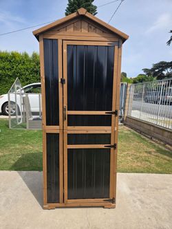Outdoor storage cabinet